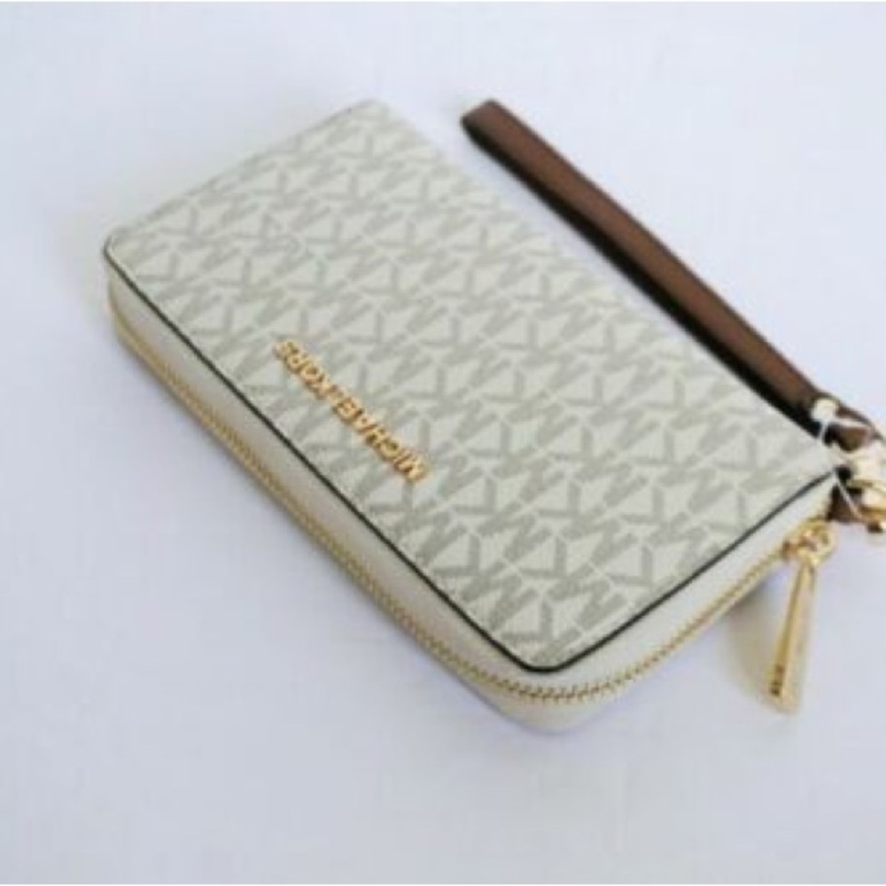 Michael Kors Jet Set Continental Wristlet